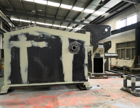 舊機械設備進行翻新噴漆